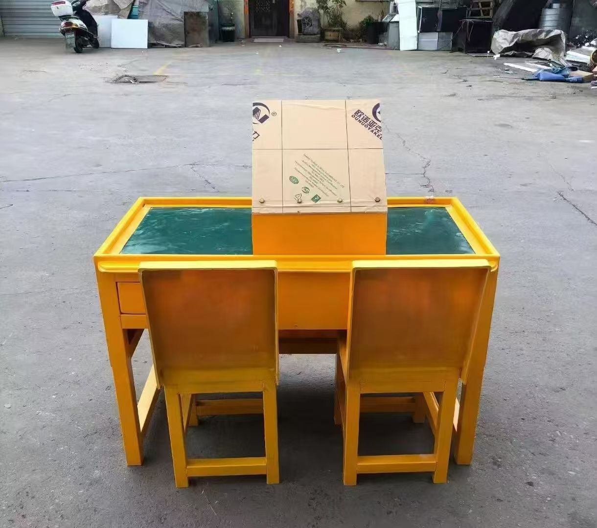 板桥镇防静电导通桌井下煤矿火工品发放桌：危险品流转的安全守护者